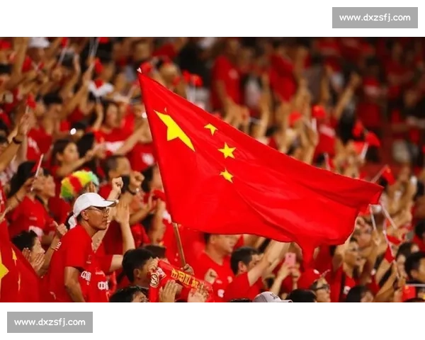 扔掉小马扎!跨省球迷夜奔 300 公里 “潜入” 苏超现场